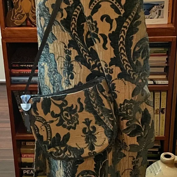 Italian Brocade Coat with matching Handbag - Picture 5 of 15